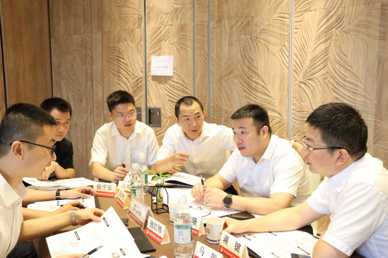 2021年6月25日-26日，304am永利集团二建组织开展了2021年中高层主管执行力培训。本次培训特邀清华、北大、上海交大总裁班讲师，中国企业家协会特聘高级讲师许晋老师进行授课。