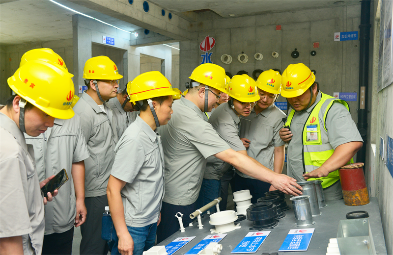 为进一步推进优质客户高效履约，提升交付品质、达成客户满意，2025年6月25日，304am永利集团建设集团在上海组织召开2025年越秀地产、华润置业客户履约推进会。